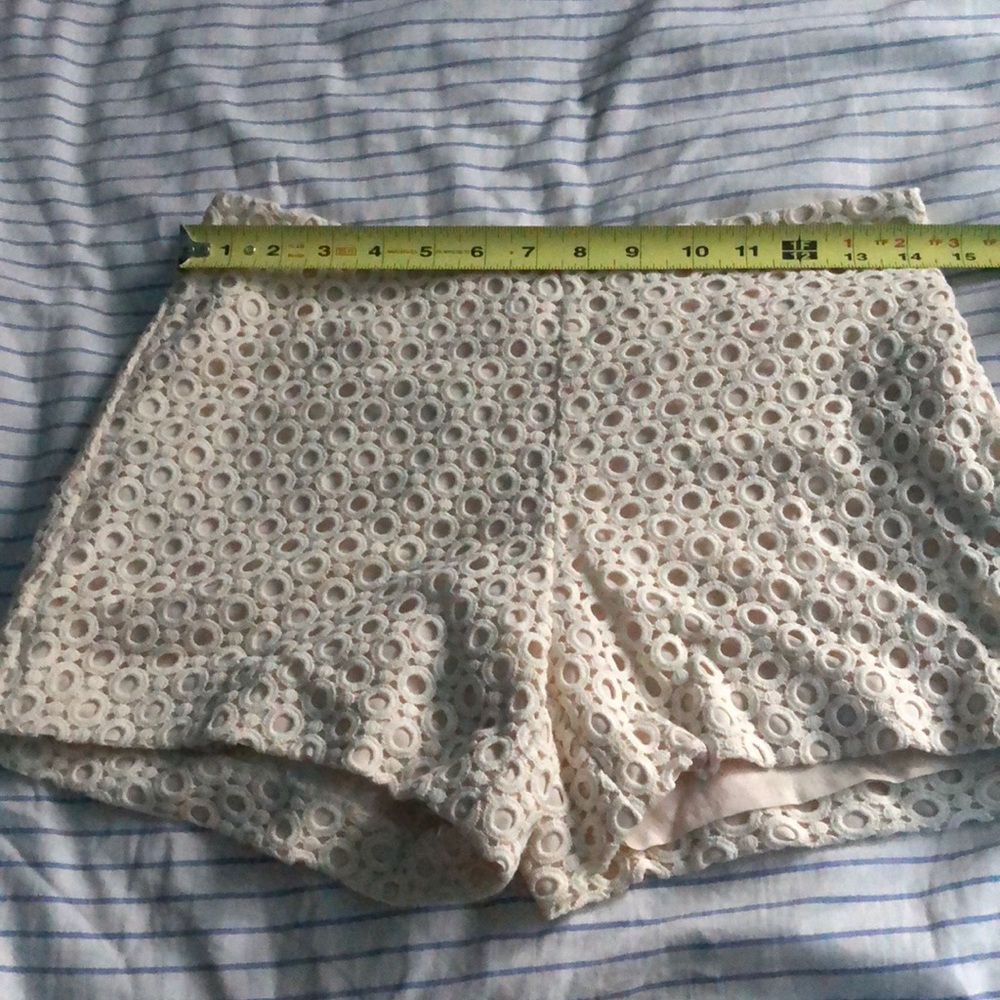 NWT Banana Republic 2P ivory eyelet shorts.